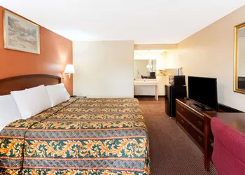 Knights Inn Tucker hotel thumbnail 6