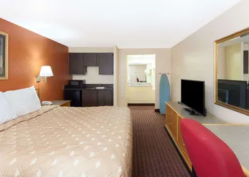Knights Inn Tucker hotel thumbnail 8
