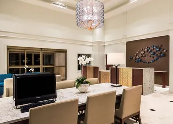 DoubleTree Suites by Hilton Naples hotel thumbnail 4