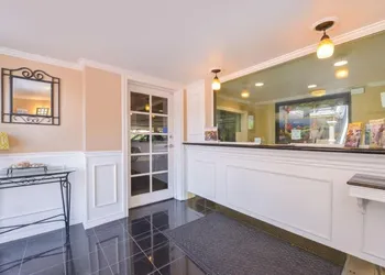 Laguna Inn & Suites hotel thumbnail 2