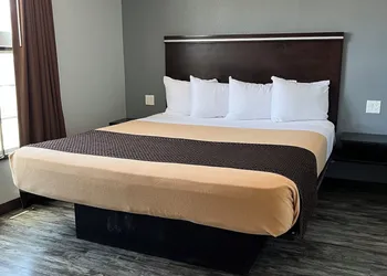 Laguna Inn & Suites hotel thumbnail 3