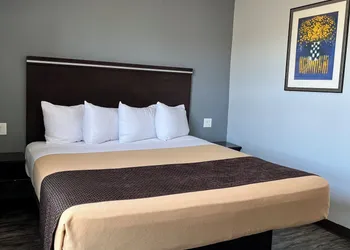 Laguna Inn & Suites hotel thumbnail 4