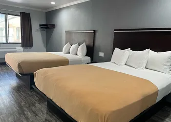 Laguna Inn & Suites hotel thumbnail 8