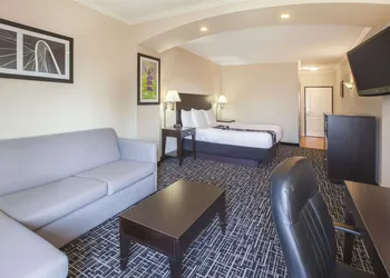 La Quinta Inn & Suites by Wyndham Garland Harbor Point hotel thumbnail 7