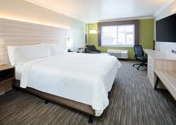 Holiday Inn Express & Suites Watsonville by IHG hotel thumbnail 3
