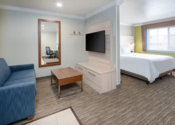 Holiday Inn Express & Suites Watsonville by IHG hotel thumbnail 7