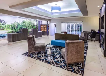 La Quinta Inn & Suites by Wyndham Lumberton hotel thumbnail 2