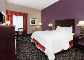 La Quinta Inn & Suites by Wyndham Lumberton hotel thumbnail 7