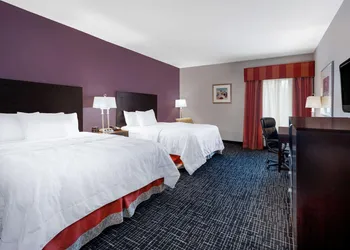 La Quinta Inn & Suites by Wyndham Lumberton hotel thumbnail 8