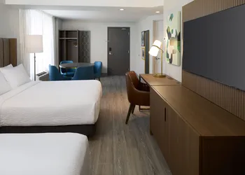 Holiday Inn & Suites Montreal Airport by IHG hotel thumbnail 4