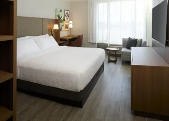 Holiday Inn & Suites Montreal Airport by IHG hotel thumbnail 7