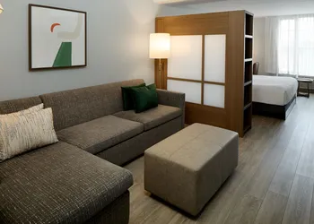 Holiday Inn & Suites Montreal Airport by IHG hotel thumbnail 8