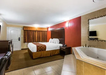 Rodeway Inn & Suites Corona hotel thumbnail 8