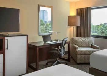 DoubleTree by Hilton Chicago Schaumburg hotel thumbnail 6