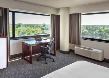DoubleTree by Hilton Chicago Schaumburg hotel thumbnail 7