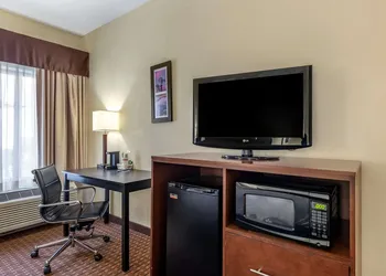 Comfort Inn & Suites Warsaw near US-30 hotel thumbnail 8