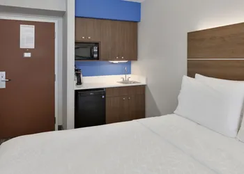 Holiday Inn Express & Suites Irving Conv Ctr - Las Colinas by IHG hotel thumbnail 2