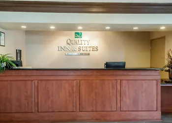 Quality Inn & Suites Albuquerque West hotel thumbnail 4