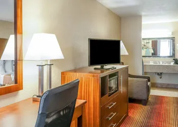 Quality Inn & Suites Albuquerque West hotel thumbnail 8