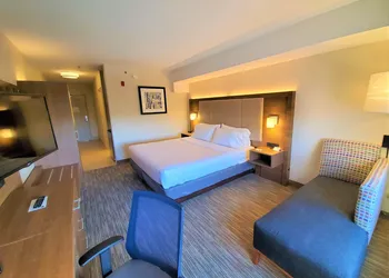 Holiday Inn Express & Suites Seattle North - Lynnwood by IHG hotel thumbnail 5
