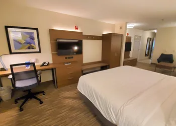 Holiday Inn Express & Suites Seattle North - Lynnwood by IHG hotel thumbnail 6