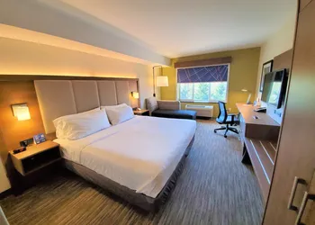 Holiday Inn Express & Suites Seattle North - Lynnwood by IHG hotel thumbnail 7