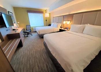 Holiday Inn Express & Suites Seattle North - Lynnwood by IHG hotel thumbnail 8