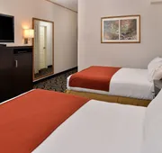 Holiday Inn Express & Suites Tacoma South - Lakewood by IHG hotel detail image 7