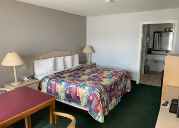 Key West Inn - Childersburg hotel thumbnail 7