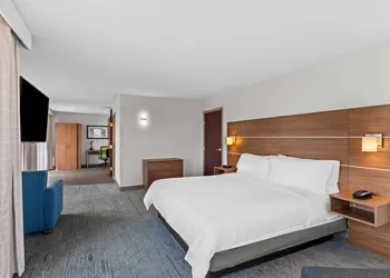 Holiday Inn Express & Suites Austin SW - Sunset Valley by IHG hotel thumbnail 7