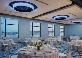 Aloft by Marriott, Boston Seaport District hotel thumbnail 2
