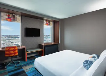 Aloft by Marriott, Boston Seaport District hotel thumbnail 4