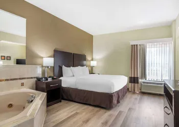 Comfort Inn & Suites Lake Norman hotel thumbnail 4