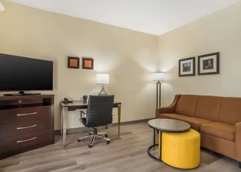 Comfort Inn & Suites Lake Norman hotel thumbnail 6