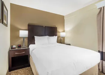 Comfort Inn & Suites Lake Norman hotel thumbnail 8