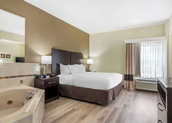 Comfort Inn & Suites Lake Norman hotel thumbnail 4