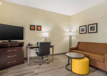 Comfort Inn & Suites Lake Norman hotel thumbnail 6