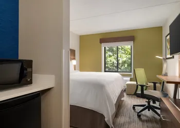 Holiday Inn Express Plattsburgh by IHG hotel thumbnail 3