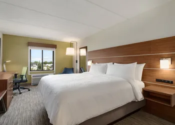 Holiday Inn Express Plattsburgh by IHG hotel thumbnail 6