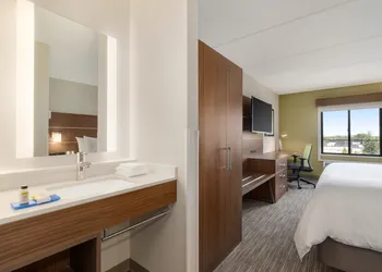Holiday Inn Express Plattsburgh by IHG hotel thumbnail 8