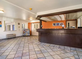 Motel 6 Portland, OR Mall 205 hotel thumbnail 2