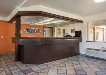 Motel 6 Portland, OR Mall 205 hotel thumbnail 3