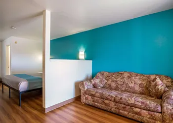 Motel 6 Portland, OR Mall 205 hotel thumbnail 5