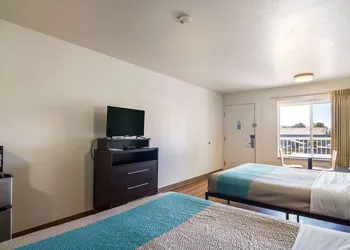 Motel 6 Portland, OR Mall 205 hotel thumbnail 6