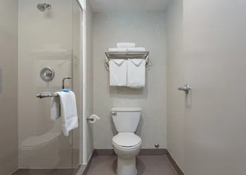 Holiday Inn Express & Suites Belleville by IHG hotel thumbnail 5