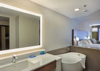 Holiday Inn Express & Suites Belleville by IHG hotel thumbnail 8