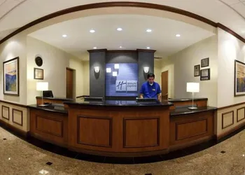 Holiday Inn Express Hotel & Suites Lake Okeechobee by IHG hotel thumbnail 3