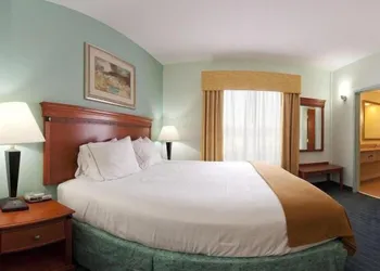 Holiday Inn Express Hotel & Suites Lake Okeechobee by IHG hotel thumbnail 7