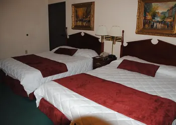 Super 8 by Wyndham Madison IN hotel thumbnail 5