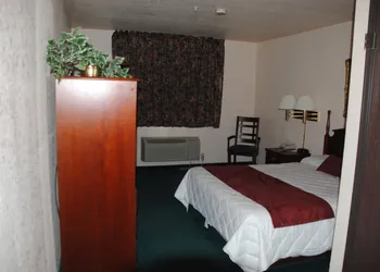 Super 8 by Wyndham Madison IN hotel thumbnail 6